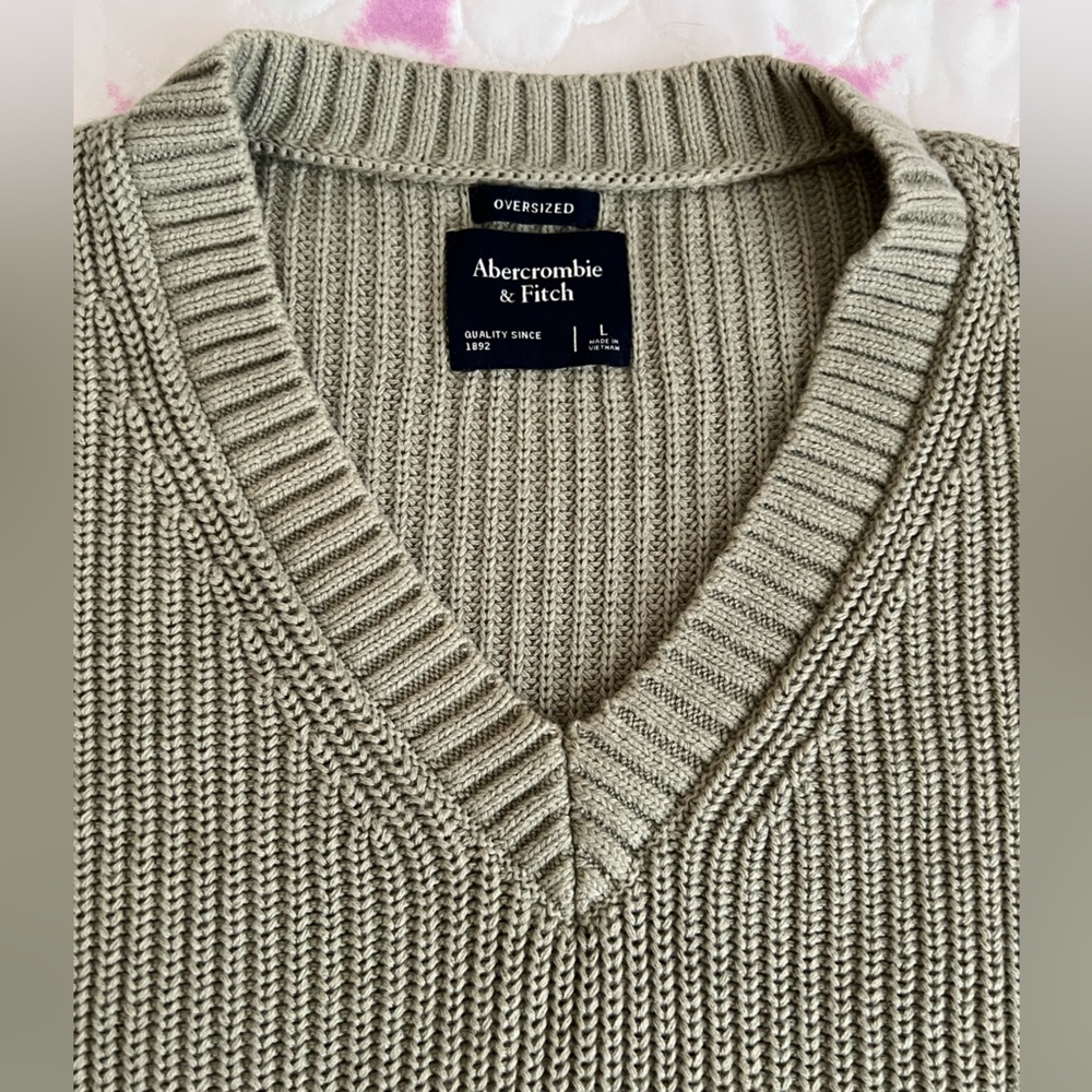 Abercrombie & Fitch Men's Lt Olive Sage Green V-Neck Oversized Ribbed Sweater L